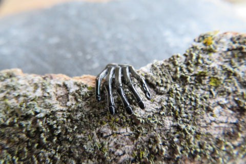 Silver Zombie Hand Skeleton Cartilage Lip 16G (1.2mm) Piercing